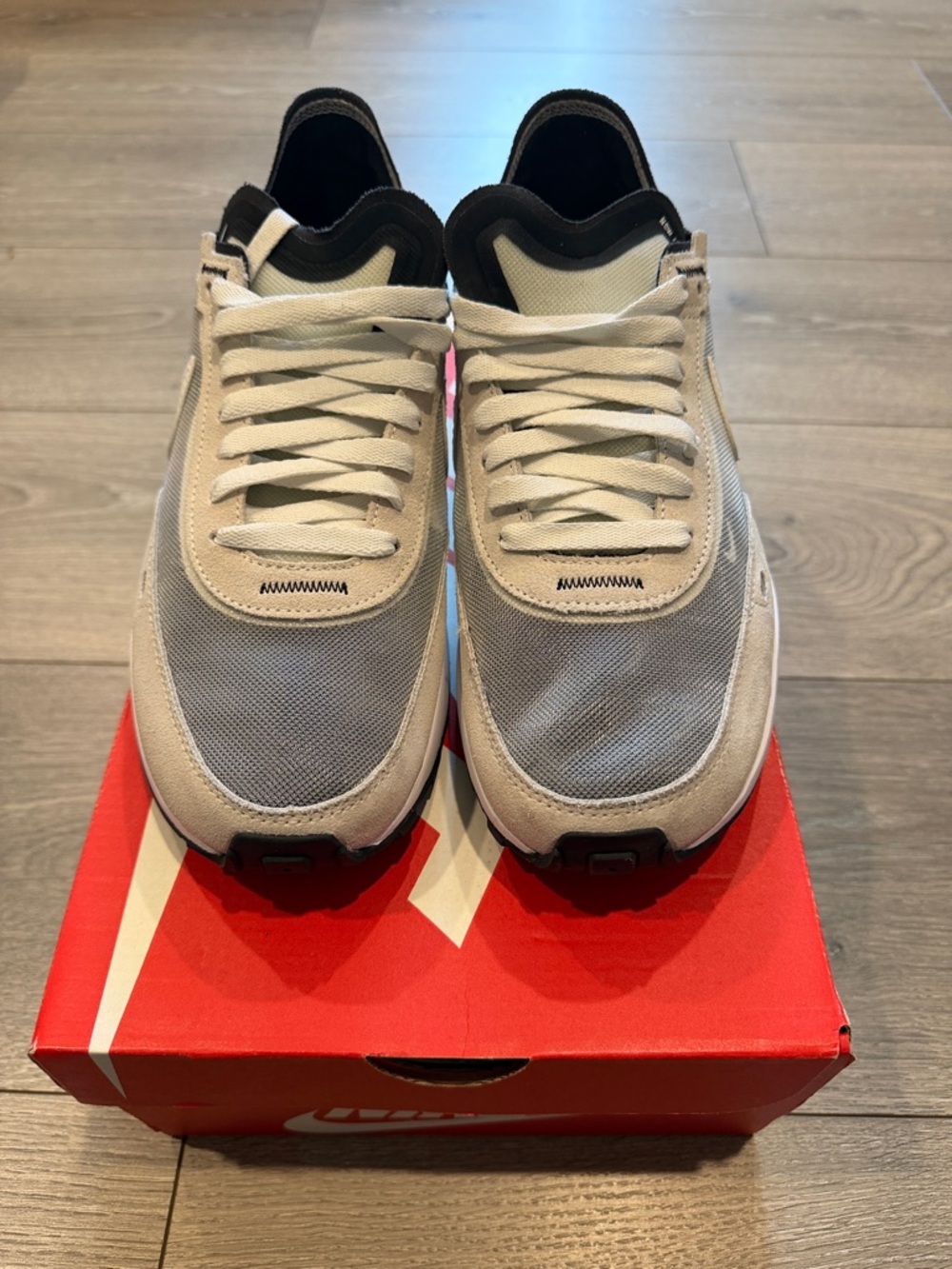 Nike Women Waffle One (size 9)